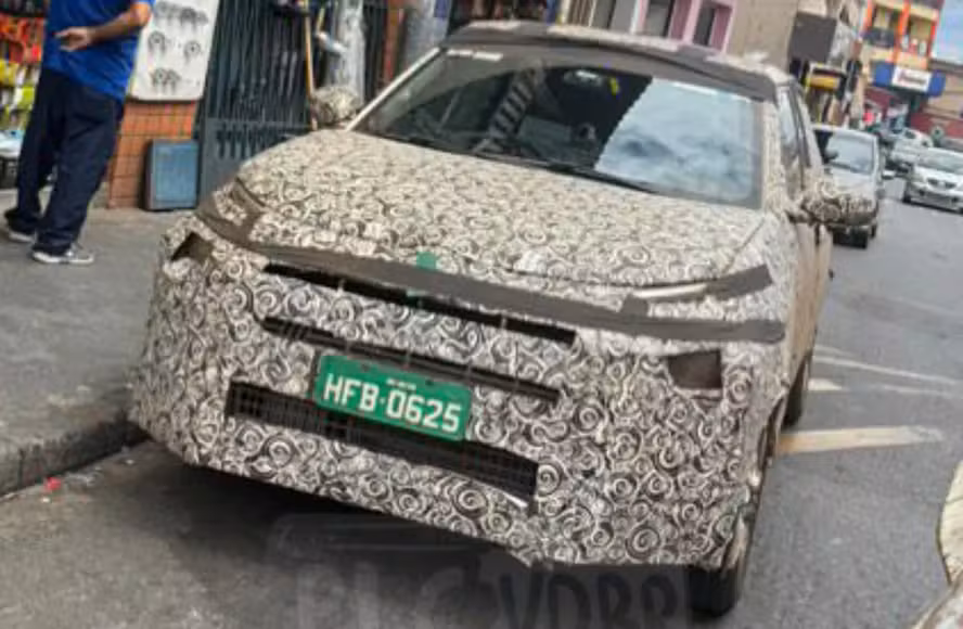Flagra: novo carro popular da Fiat se disfarça de C3 em testes no Brasil Flagra: novo carro popular da Fiat se disfarça de C3 em testes no Brasil