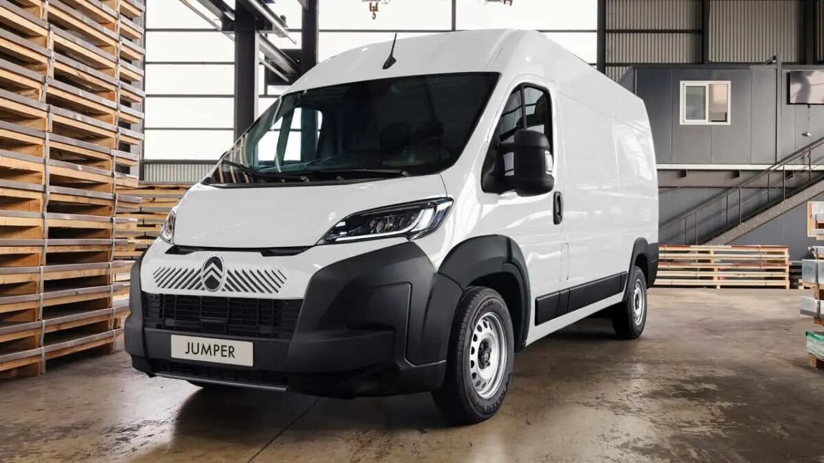 Citroën Jumper 2026 estreia com novo motor 2.2 turbodiesel e visual renovado Citroën Jumper 2026
