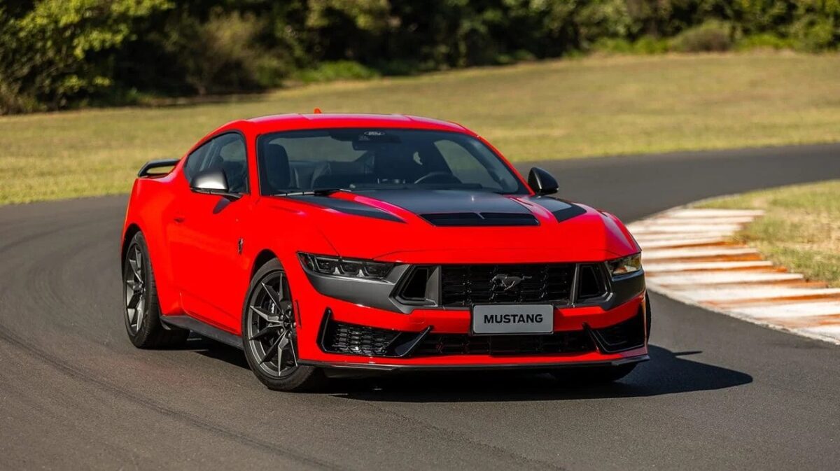 Ford lança Mustang Dark Horse no Brasil: 'muscle car' mais potente da marca chega em 2025 ford
