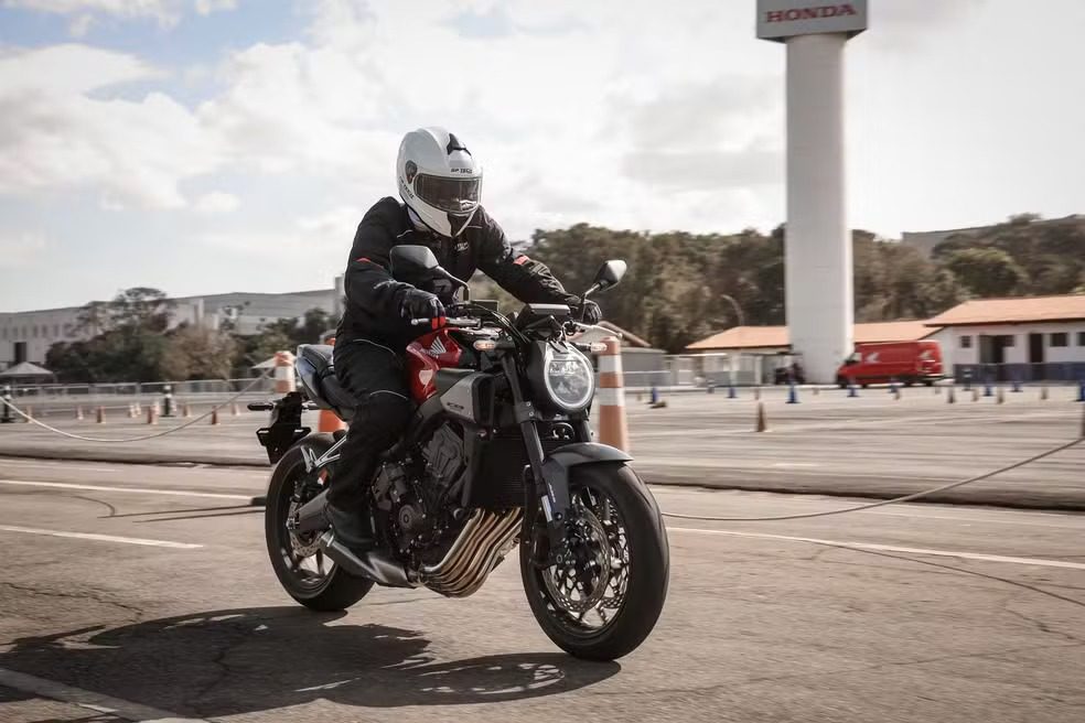 Honda CB 650R 2025 chega por R$ 58.270 com novo câmbio voltado para iniciantes Honda CB 650R