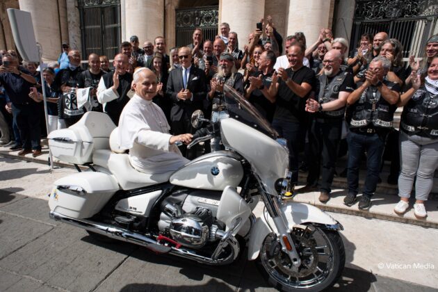 Moto do Papa Leão XIV: BMW R 18 customizada é leiloada para ação solidária