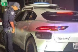 Carro autônomo é parado pela polícia, mas não recebe multa na Califórnia