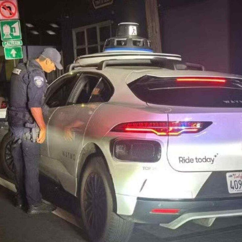 Carro autônomo é parado pela polícia, mas não recebe multa na Califórnia Carro autônomo é parado pela polícia, mas não recebe multa na Califórnia