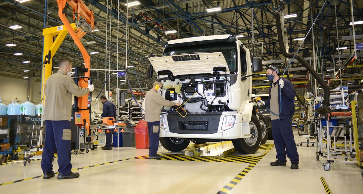 Produção de veículos desacelera no 3º trimestre de 2025