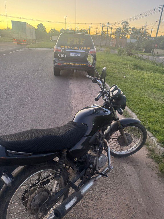 PRF apreende motocicleta com 98 multas e mais de R$ 60 mil em débitos PRF apreende motocicleta com 98 multas e mais de R$ 60 mil em débitos
