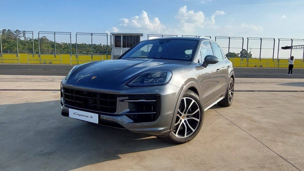 Jogador do Flamengo pode perder Porsche Cayenne por dívida Jogador do Flamengo pode perder Porsche Cayenne por dívida