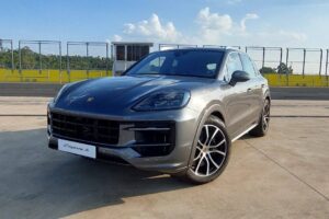 Jogador do Flamengo pode perder Porsche Cayenne por dívida
