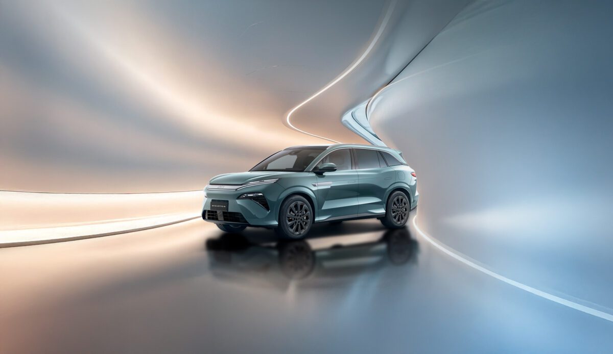 BYD Atto 8: SUV Híbrido de 7 lugares chega ao Brasil com preço de R$ 399.990 BYD Atto 8: SUV Híbrido de 7 lugares chega ao Brasil com preço de R$ 399.990