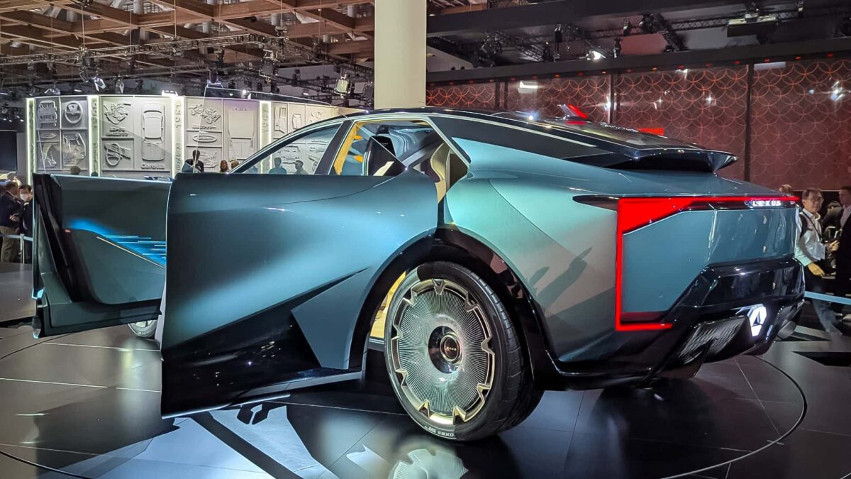 Lexus LS pode virar SUV, MPV, cápsula autônoma, esportivo, barco e eVTOL: conceito apresenta nova família de modelos Lexus LS pode virar SUV, MPV, cápsula autônoma, esportivo, barco e eVTOL: conceito apresenta nova família de modelos