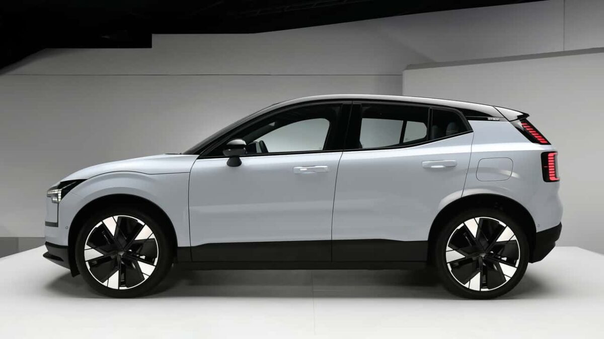 Volvo recua dos elétricos e amplia foco em híbridos Volvo recua dos elétricos e amplia foco em híbridos